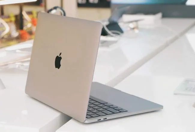 MacBook Pro M2 có những dạng dung lượng bao gồm 256GB, 512GB, 1TB hoặc 2TB SSD
